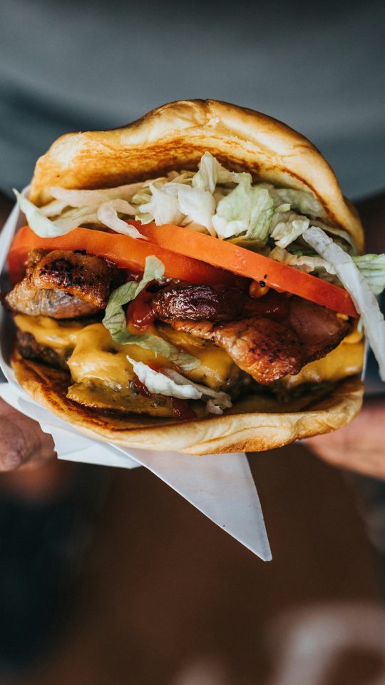 burger with lettuce and tomato